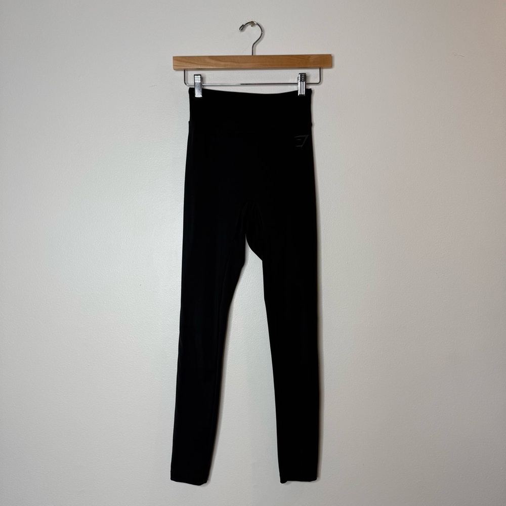 Gymshark Scrunch Bum V-Back Legging in black size small